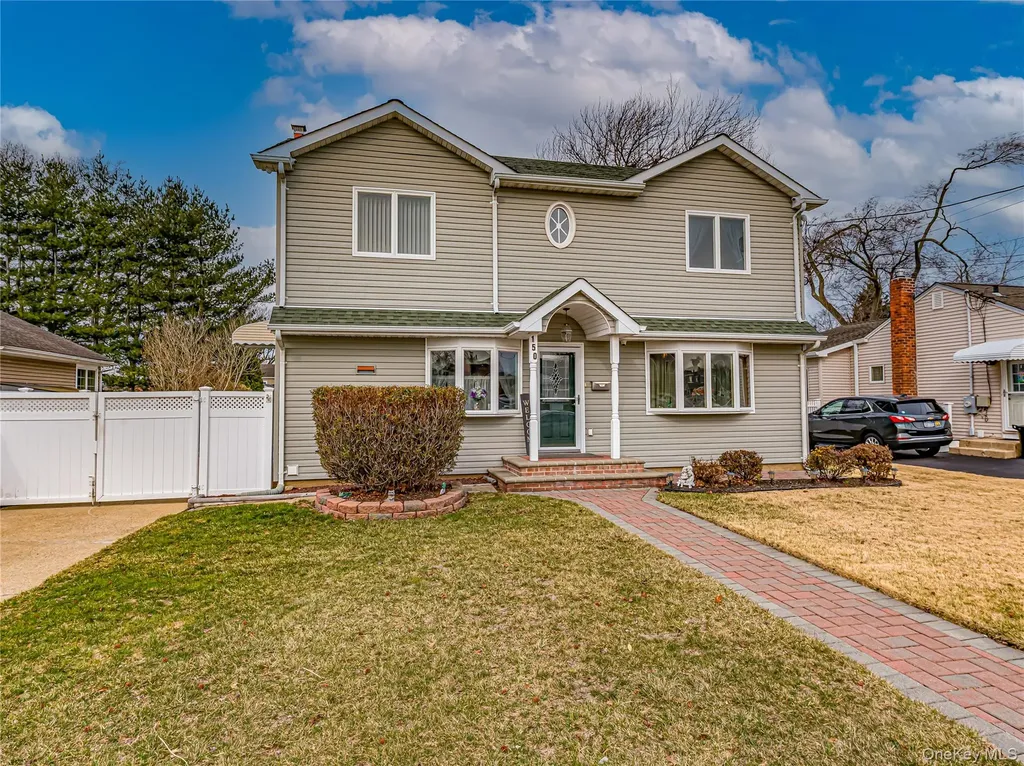 150 Park Lane Massapequa NY 11758