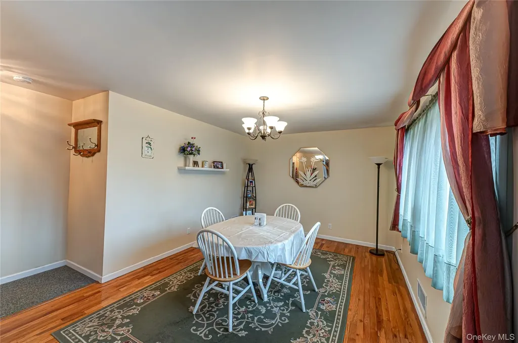 150 Park Lane Massapequa NY 11758