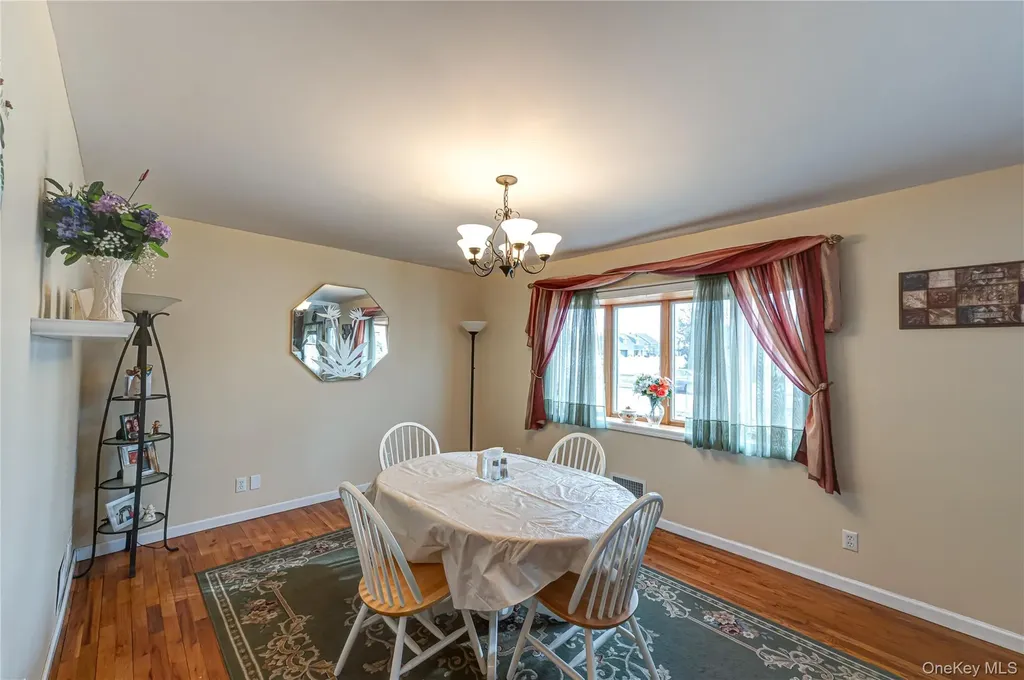 150 Park Lane Massapequa NY 11758