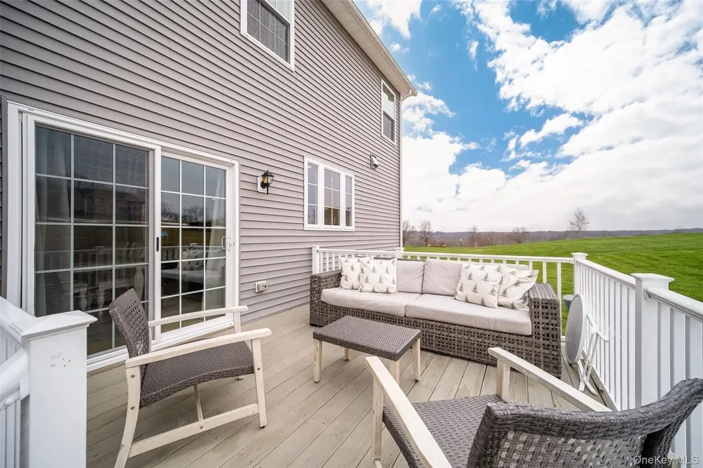 64 Fox Hill Run Rock Tavern NY 12575