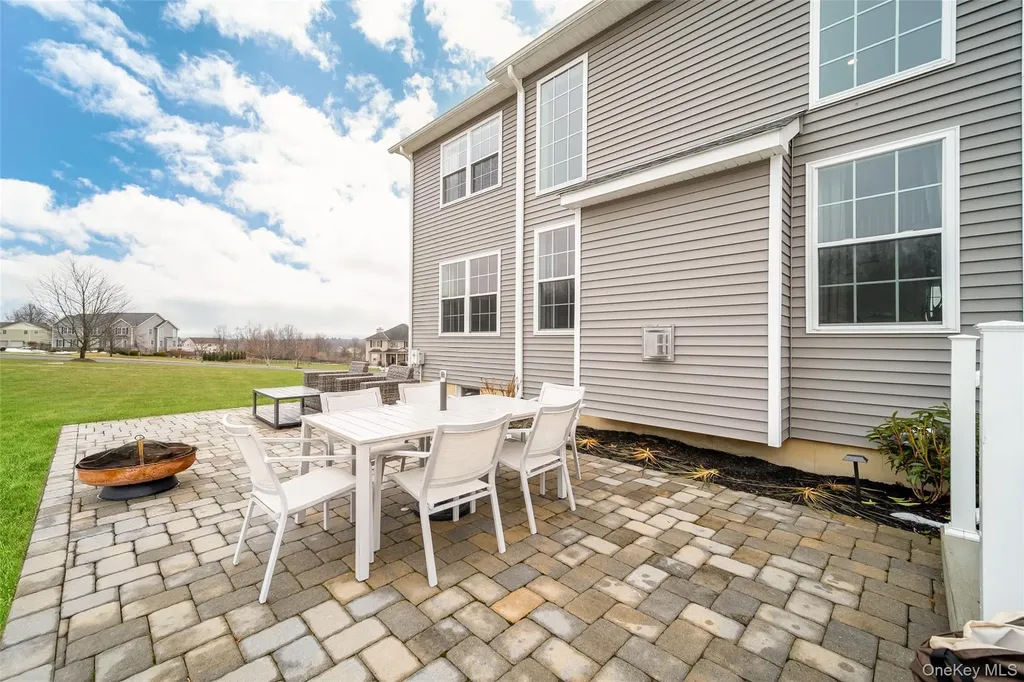 64 Fox Hill Run Rock Tavern NY 12575