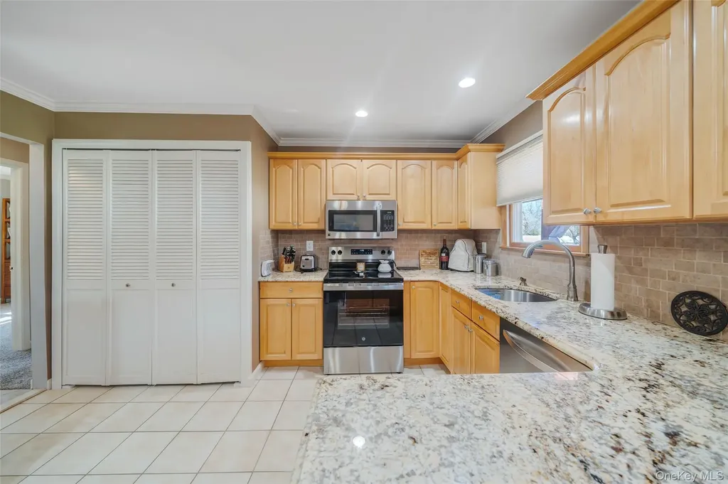 7 Hemlock Road Mount Sinai NY 11766