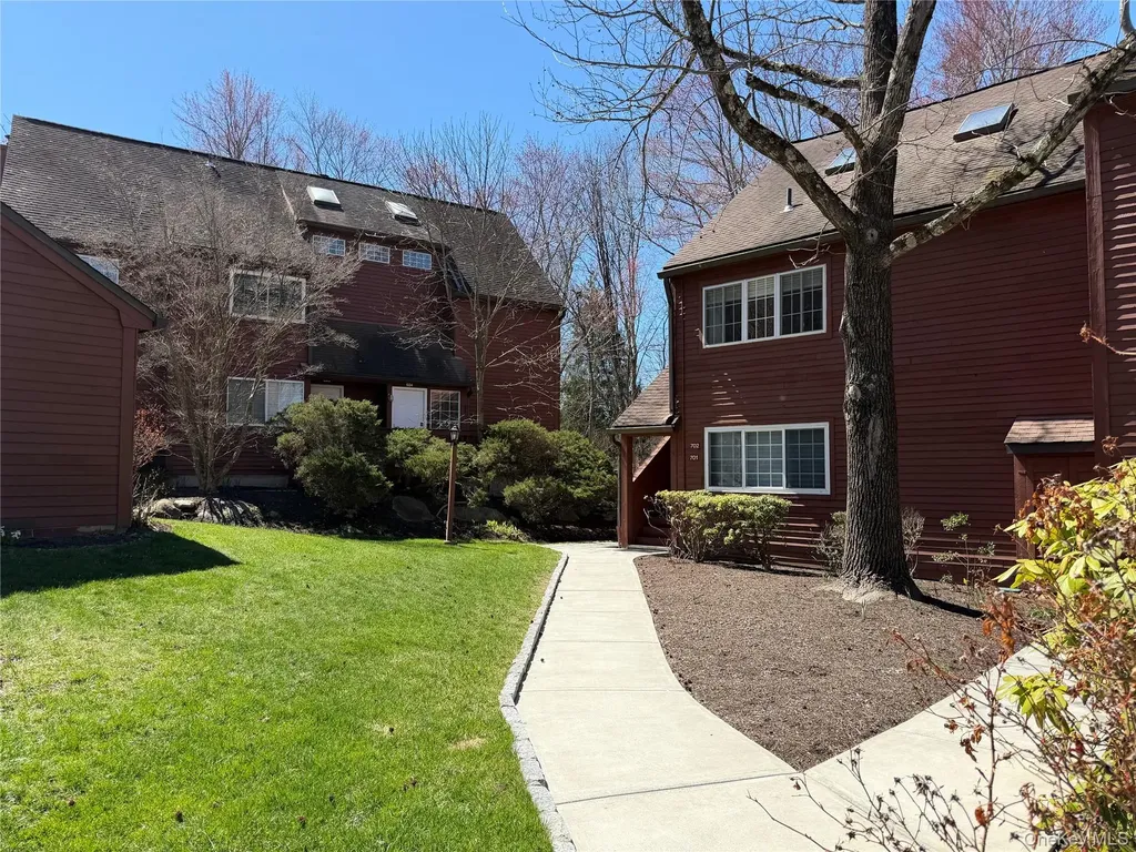 702 Autumn Lane Brewster NY 10509