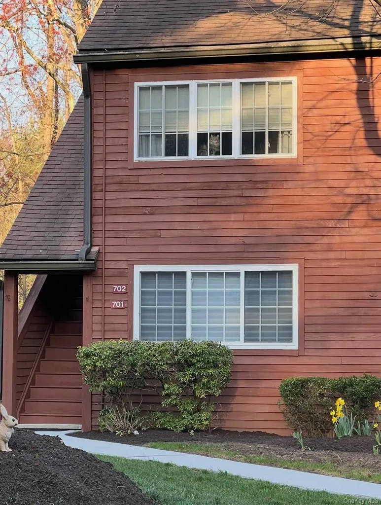 702 Autumn Lane Brewster NY 10509