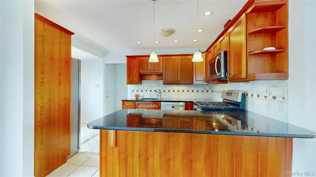 15 Lisa Drive Deer Park NY 11729