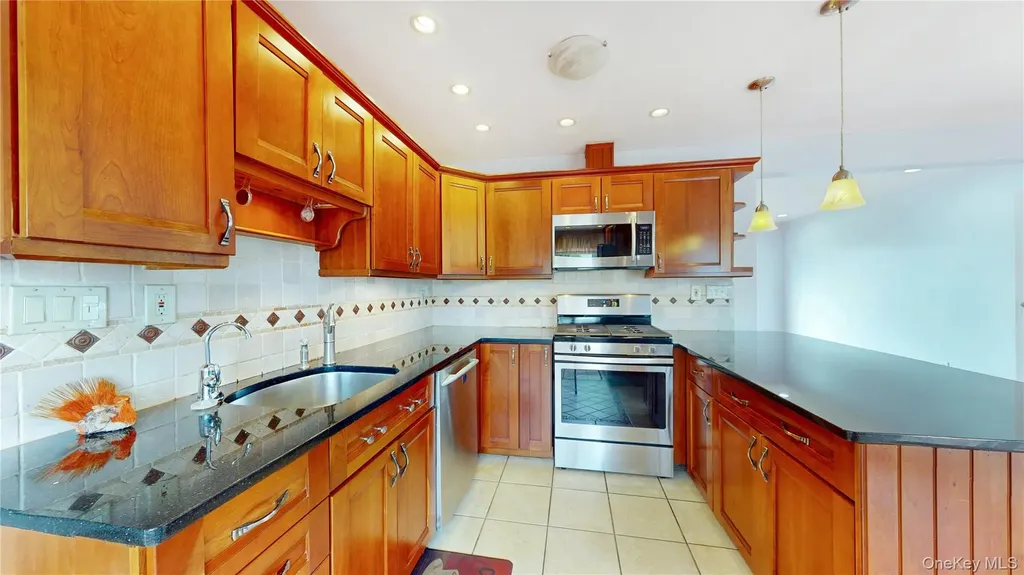 15 Lisa Drive Deer Park NY 11729