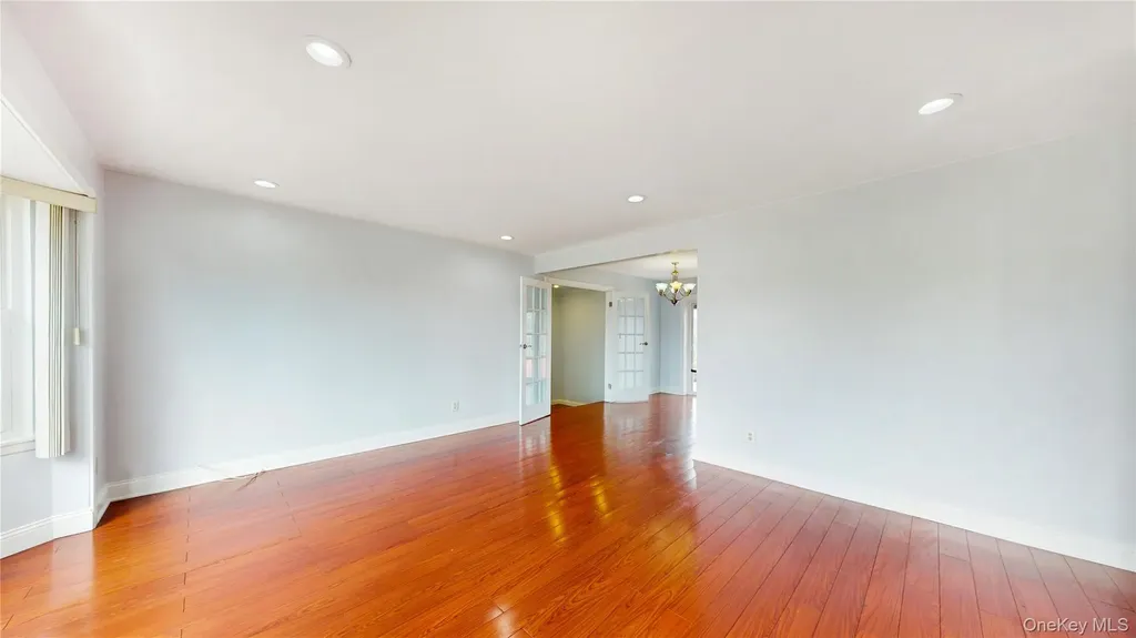 15 Lisa Drive Deer Park NY 11729