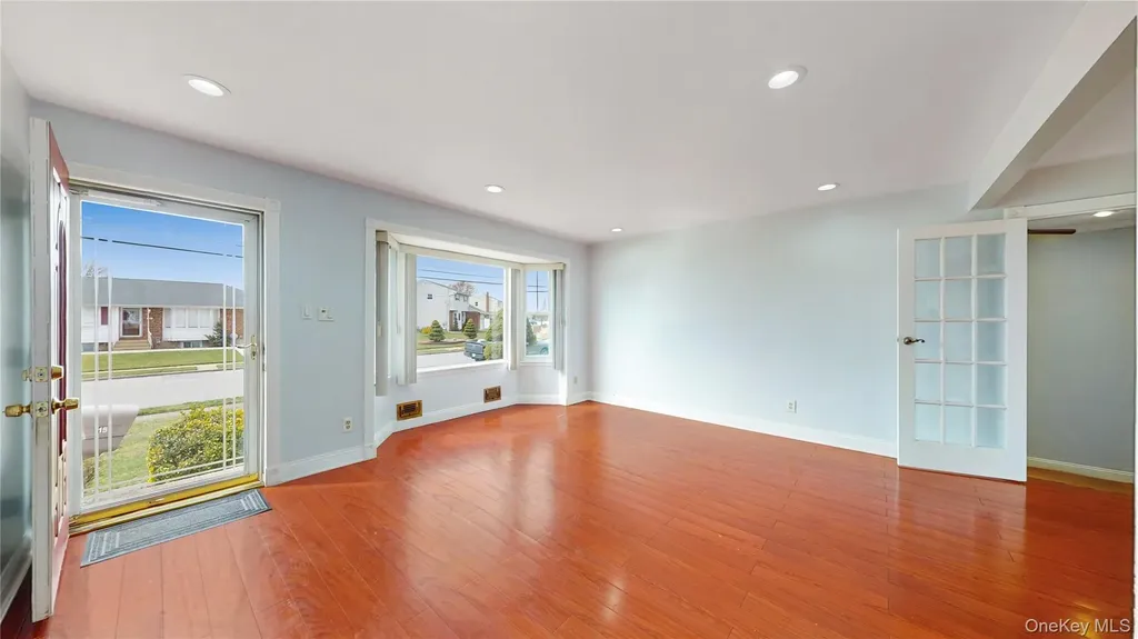 15 Lisa Drive Deer Park NY 11729