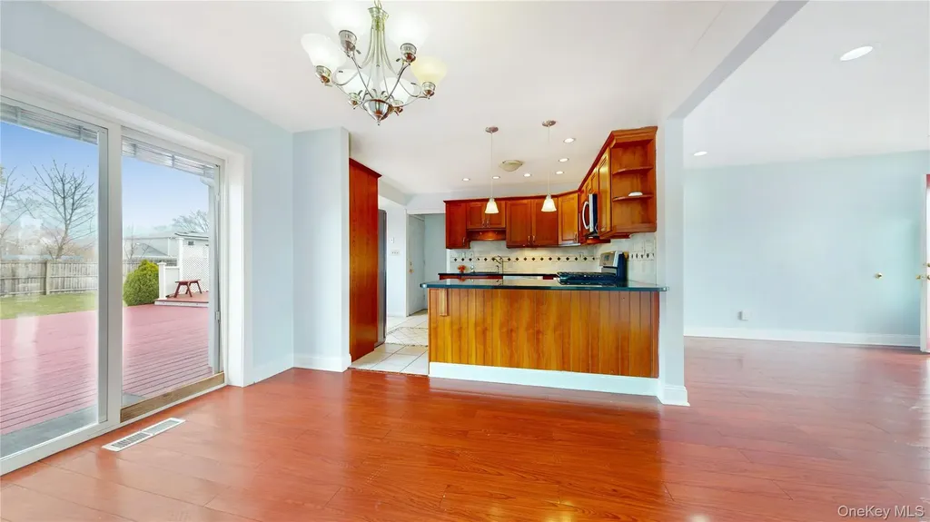 15 Lisa Drive Deer Park NY 11729