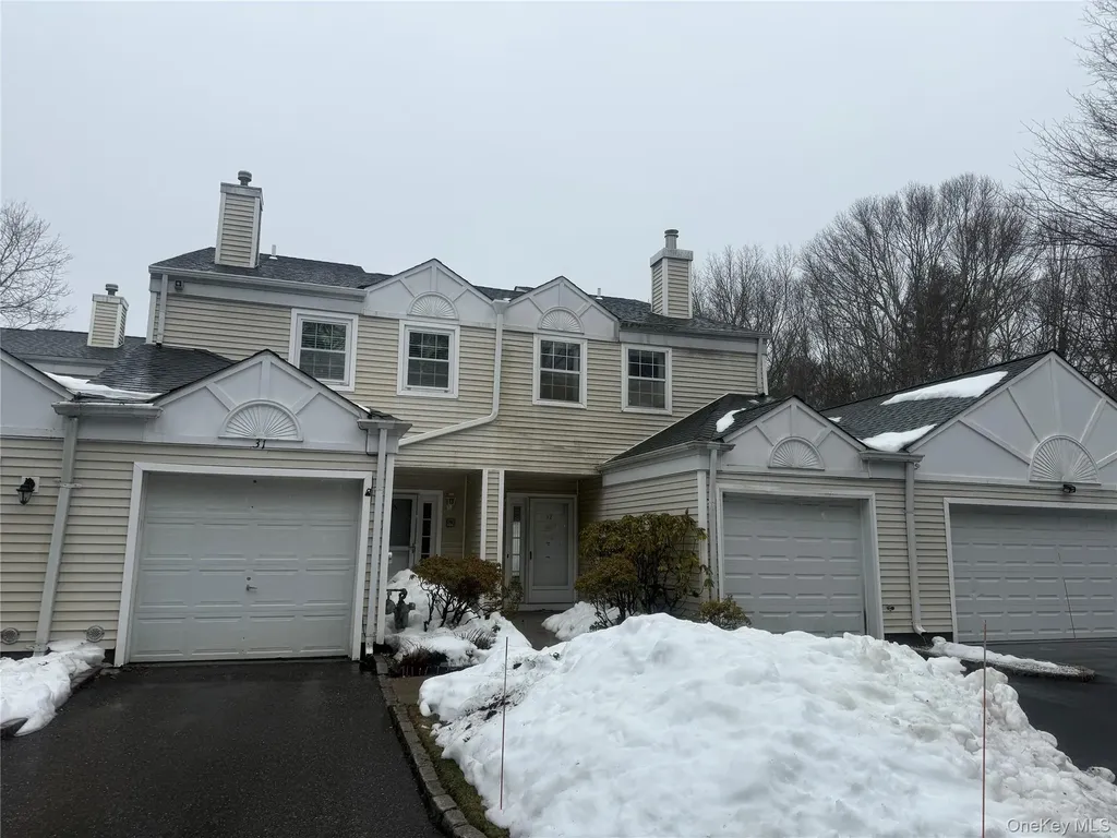 32 Quail Court Manorville NY 11949