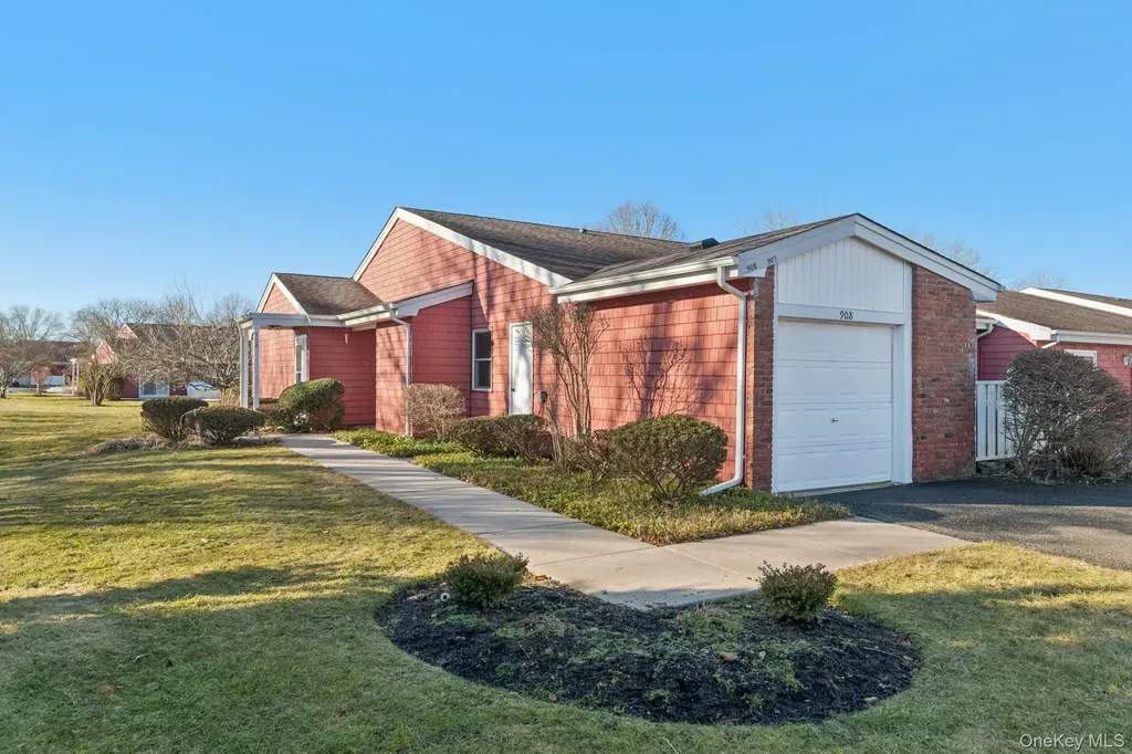908 Drew Lane Saint James NY 11780