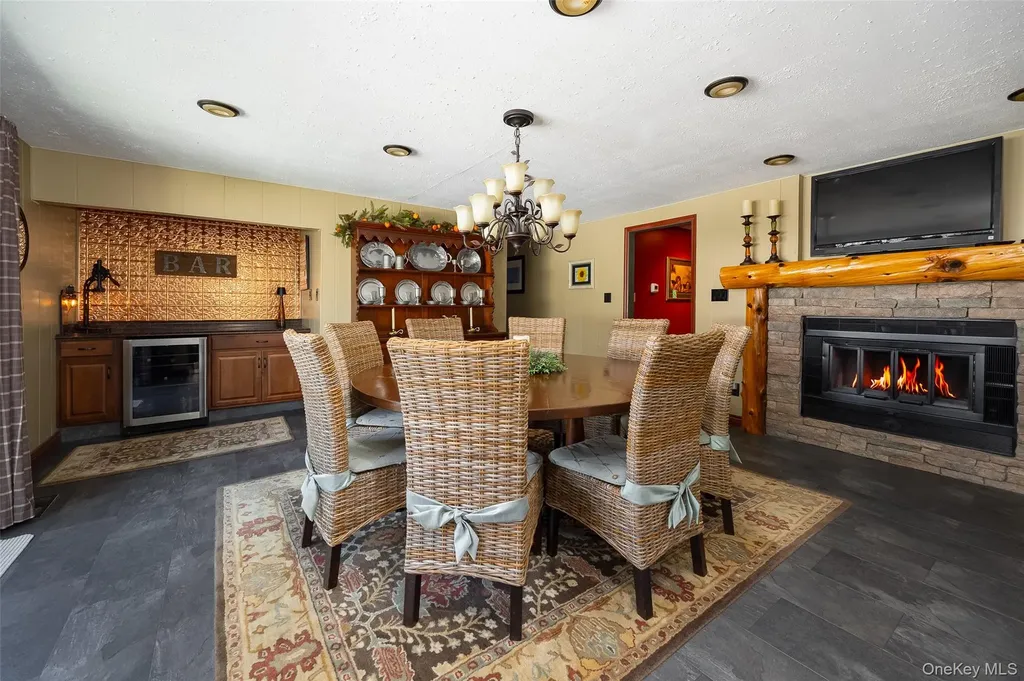 40 Ireland Drive Poughkeepsie NY 12603