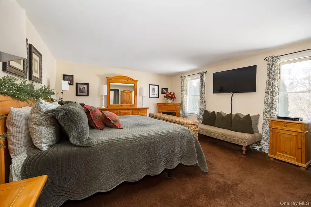 40 Ireland Drive Poughkeepsie NY 12603
