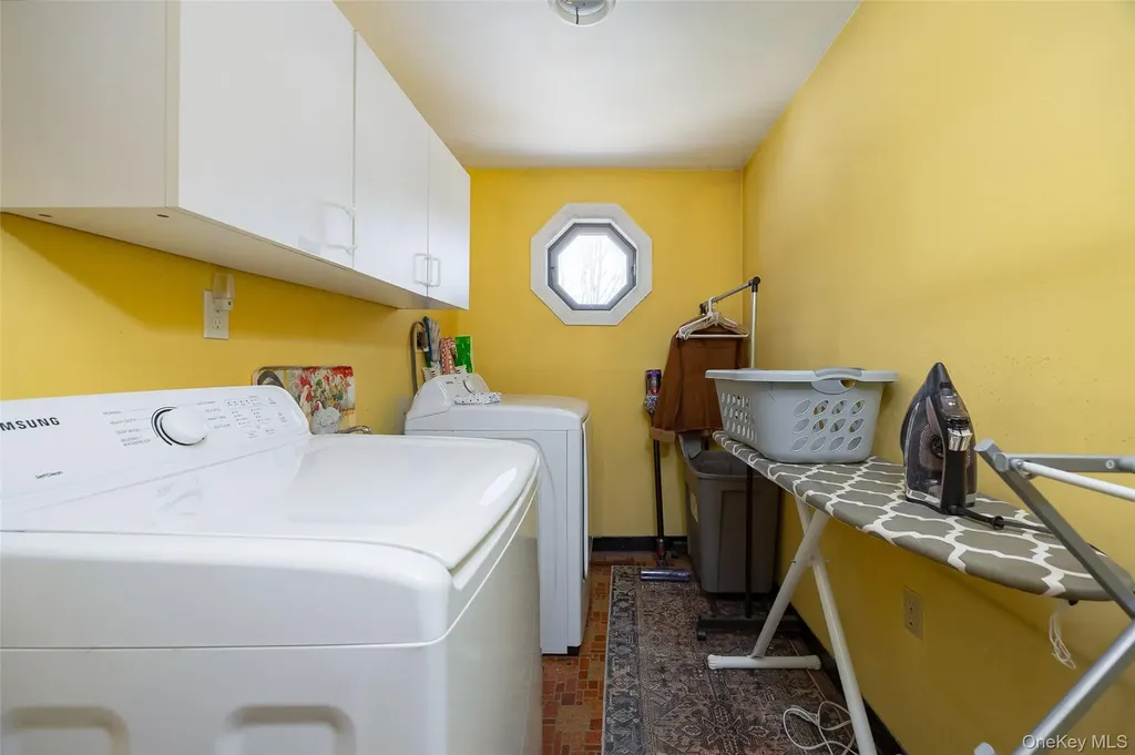 40 Ireland Drive Poughkeepsie NY 12603