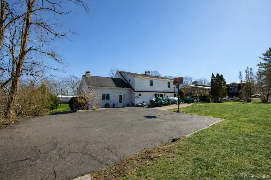 40 Ireland Drive Poughkeepsie NY 12603