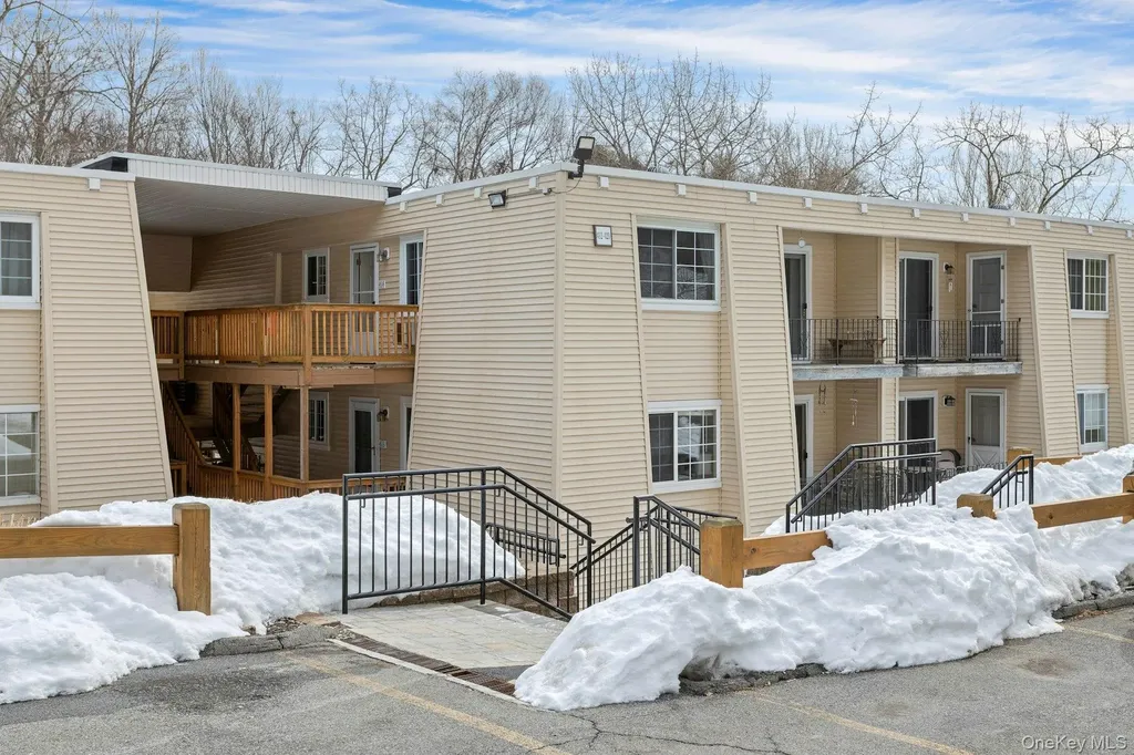 417 Fox Run Lane Carmel NY 10512