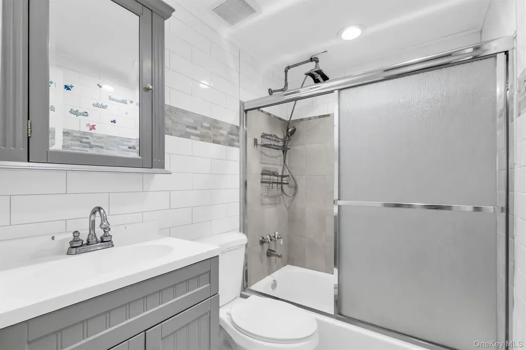 1520 N Thompson Drive Bay Shore NY 11706