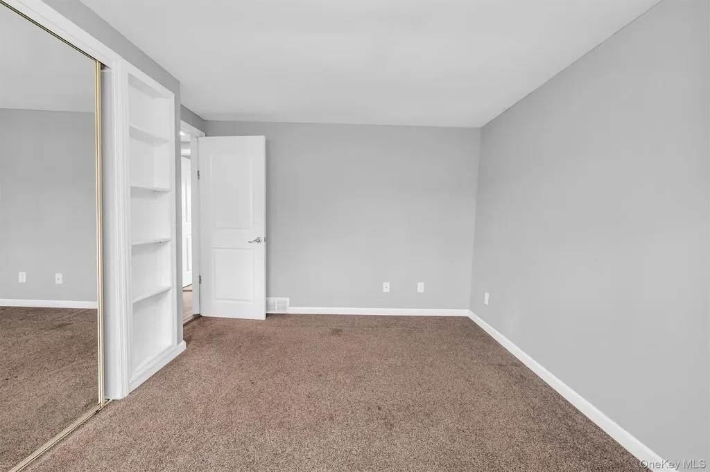 1520 N Thompson Drive Bay Shore NY 11706