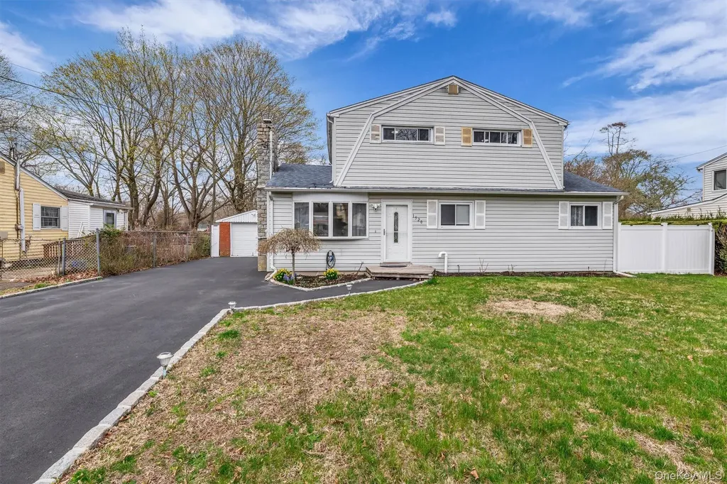 1520 N Thompson Drive Bay Shore NY 11706