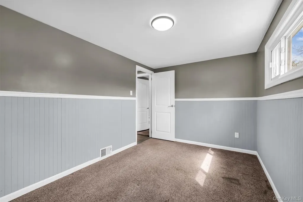 1520 N Thompson Drive Bay Shore NY 11706