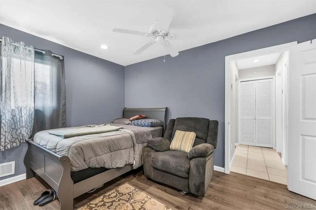 1520 N Thompson Drive Bay Shore NY 11706