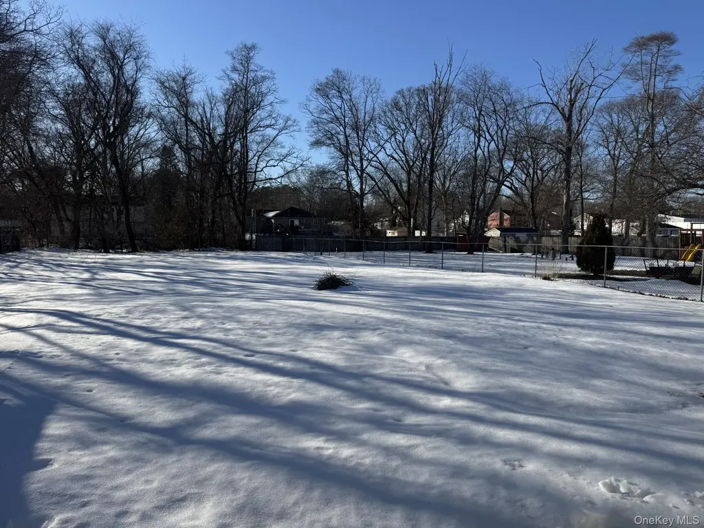 1520 N Thompson Drive Bay Shore NY 11706