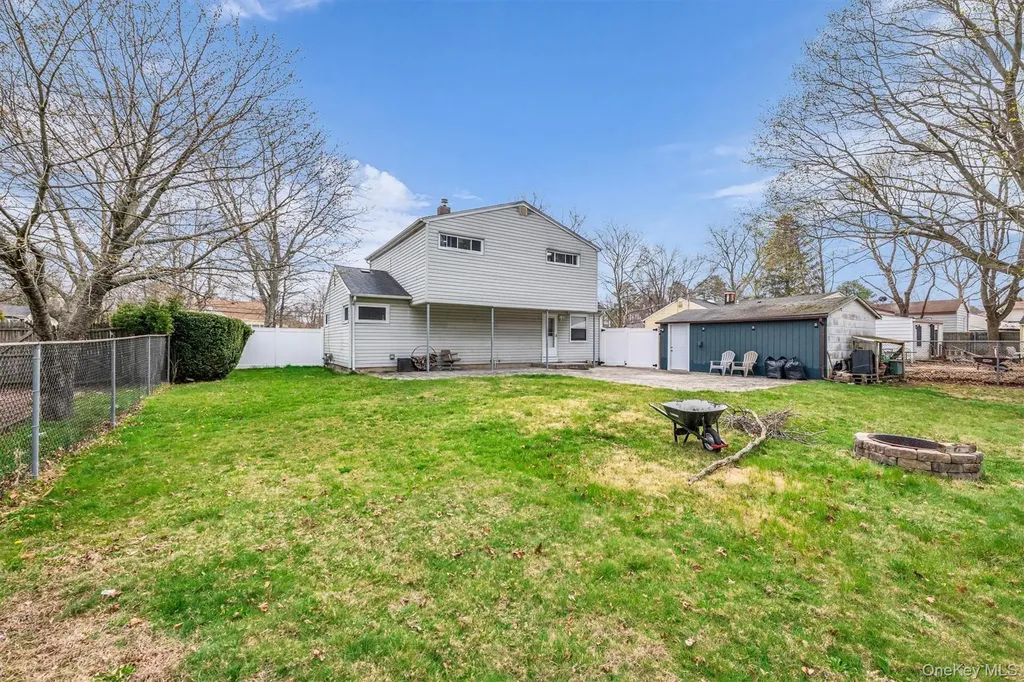 1520 N Thompson Drive Bay Shore NY 11706