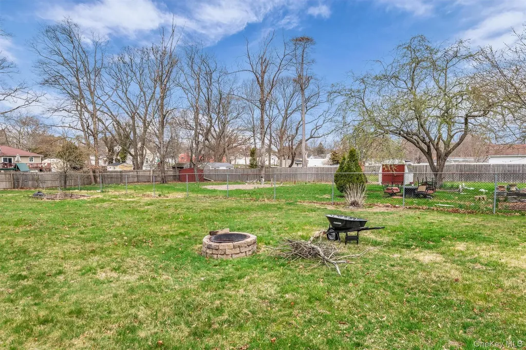 1520 N Thompson Drive Bay Shore NY 11706