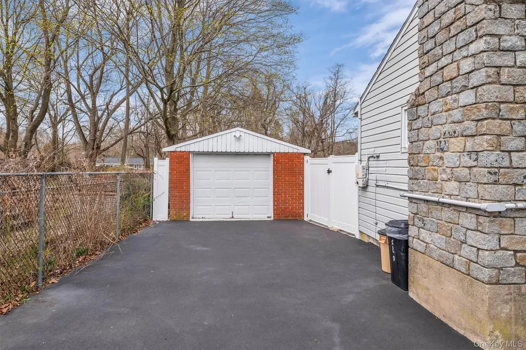1520 N Thompson Drive Bay Shore NY 11706