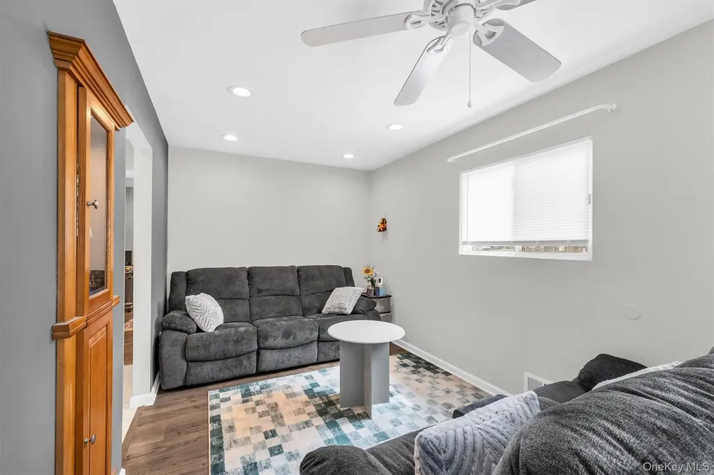 1520 N Thompson Drive Bay Shore NY 11706