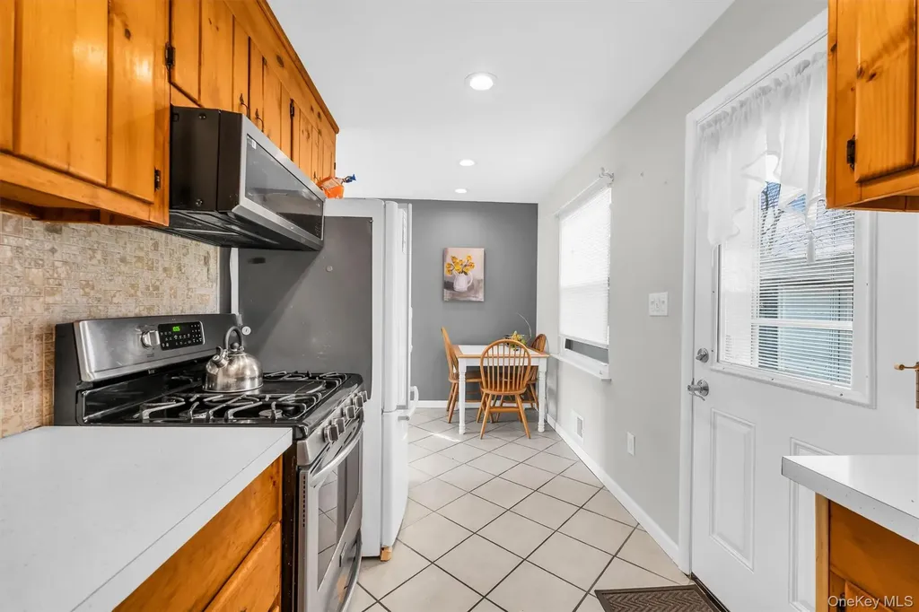 1520 N Thompson Drive Bay Shore NY 11706