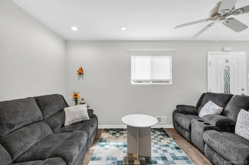 1520 N Thompson Drive Bay Shore NY 11706