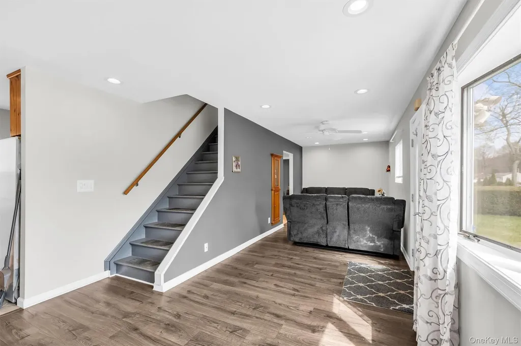 1520 N Thompson Drive Bay Shore NY 11706