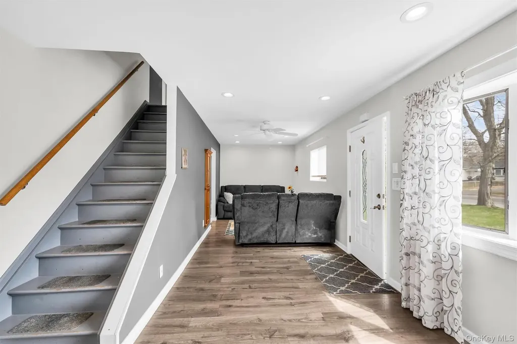 1520 N Thompson Drive Bay Shore NY 11706