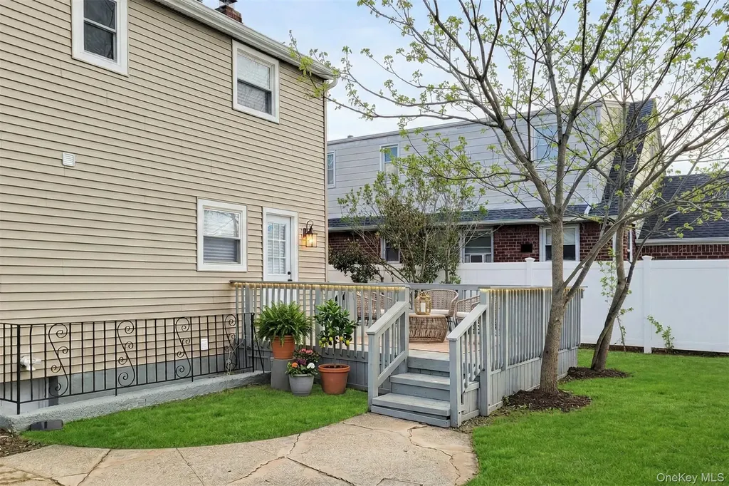 2409 Lindy Road Westbury NY 11590
