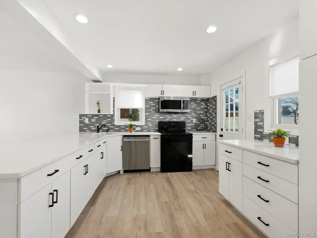 2409 Lindy Road Westbury NY 11590