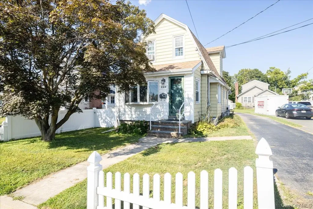 404 Silver Lane Oceanside NY 11572