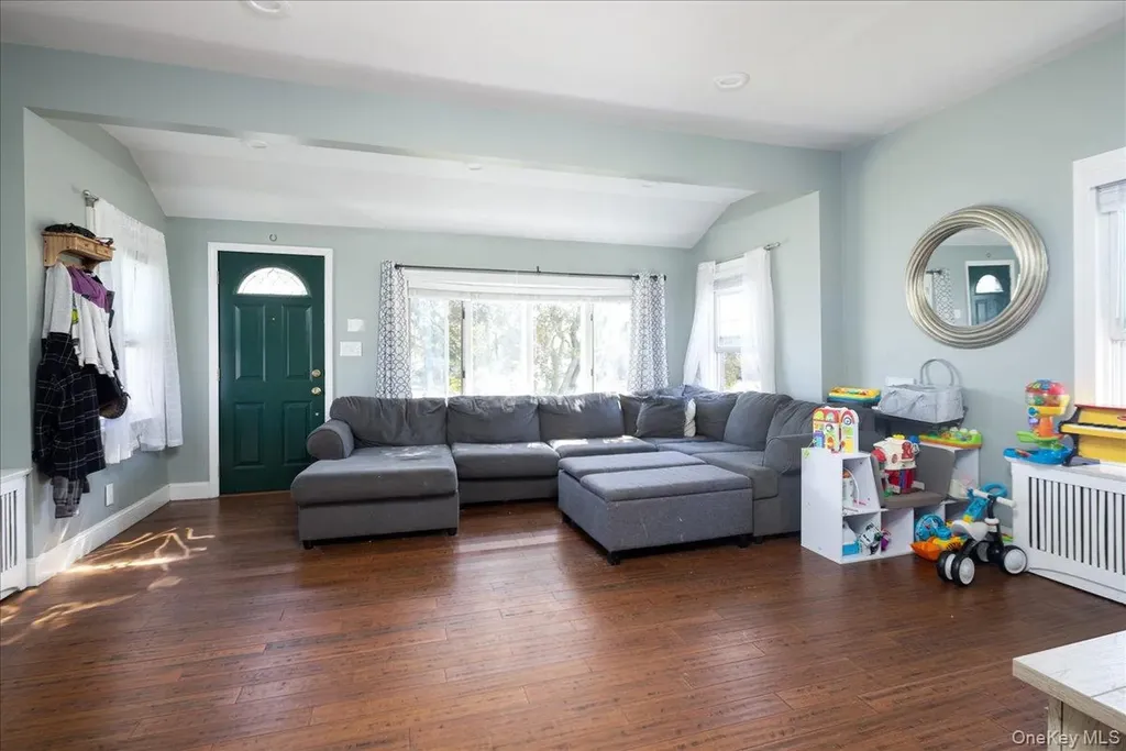 404 Silver Lane Oceanside NY 11572