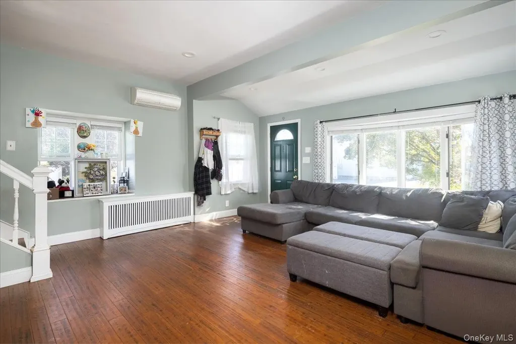 404 Silver Lane Oceanside NY 11572
