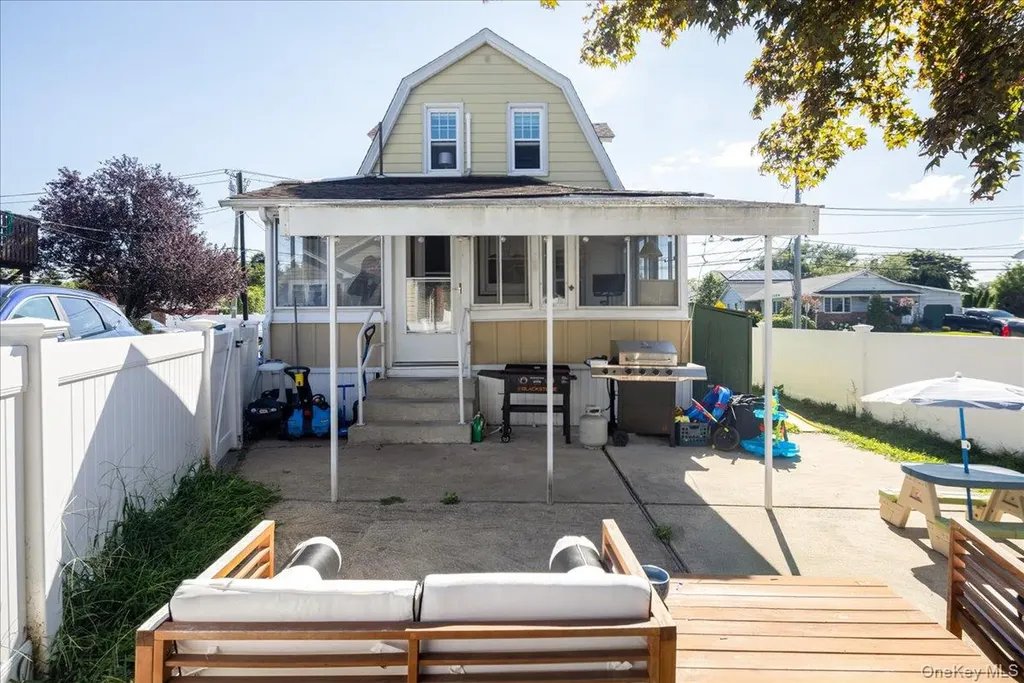 404 Silver Lane Oceanside NY 11572