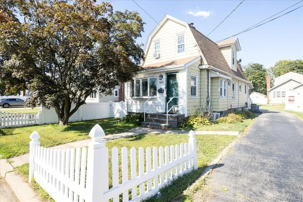 404 Silver Lane Oceanside NY 11572