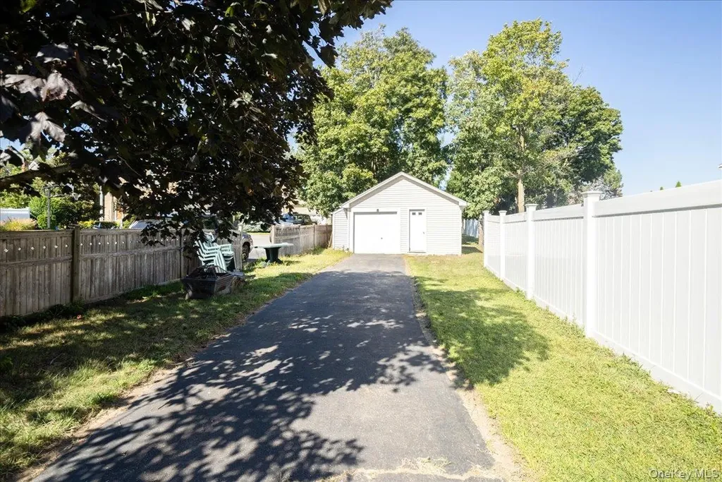 404 Silver Lane Oceanside NY 11572