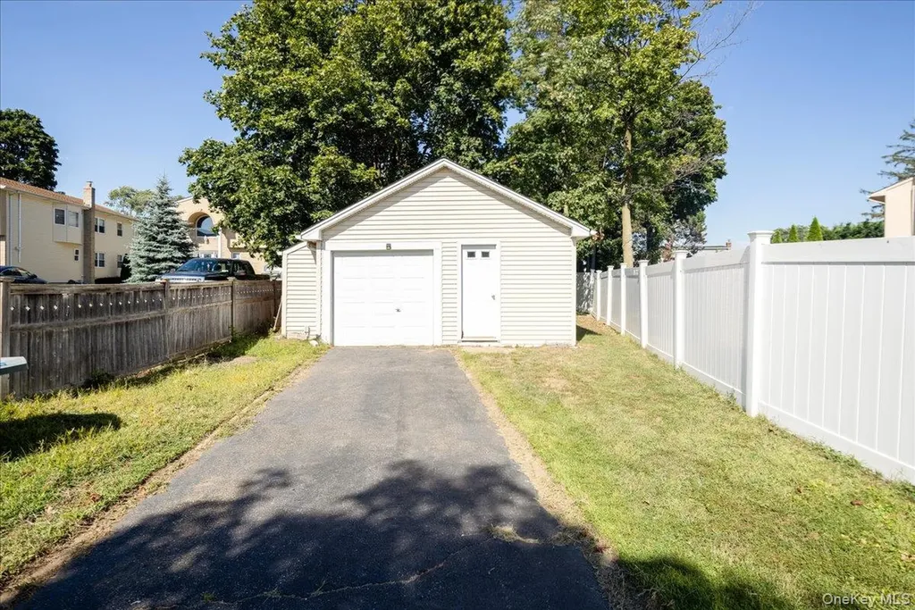 404 Silver Lane Oceanside NY 11572