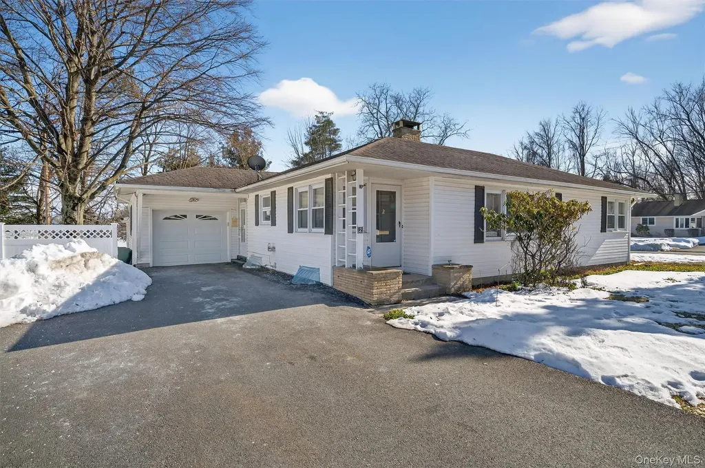 2 Thomas Jefferson Place Middletown NY 10940