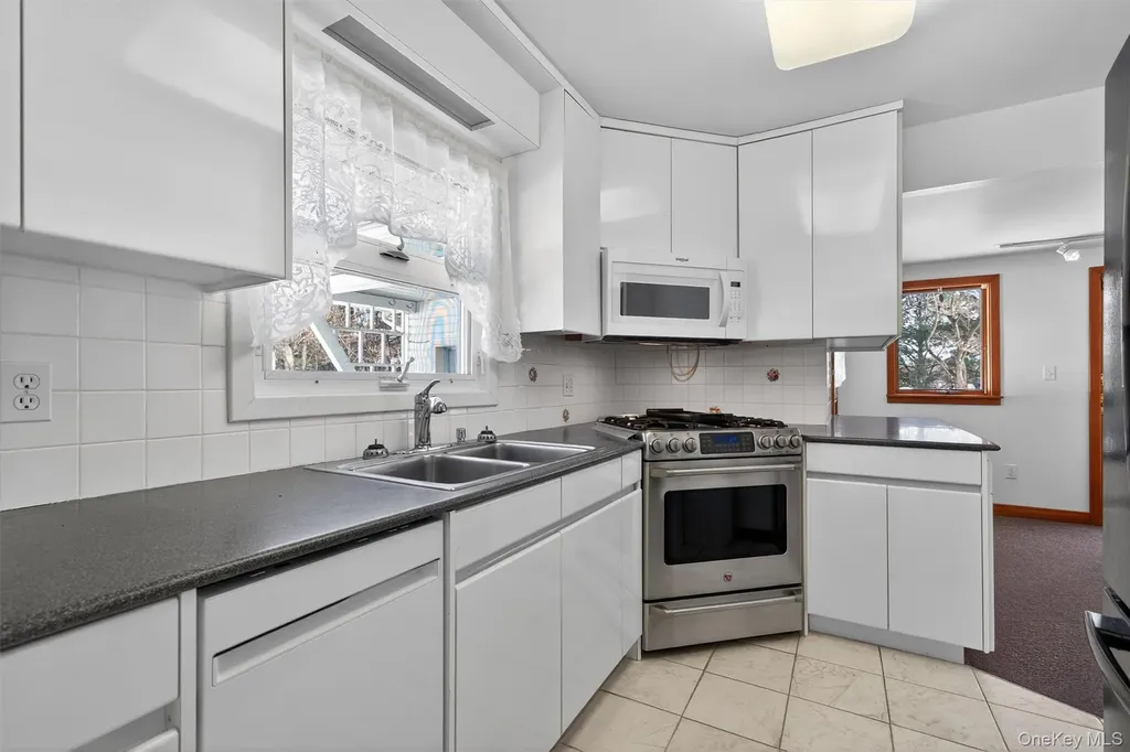 2 Thomas Jefferson Place Middletown NY 10940