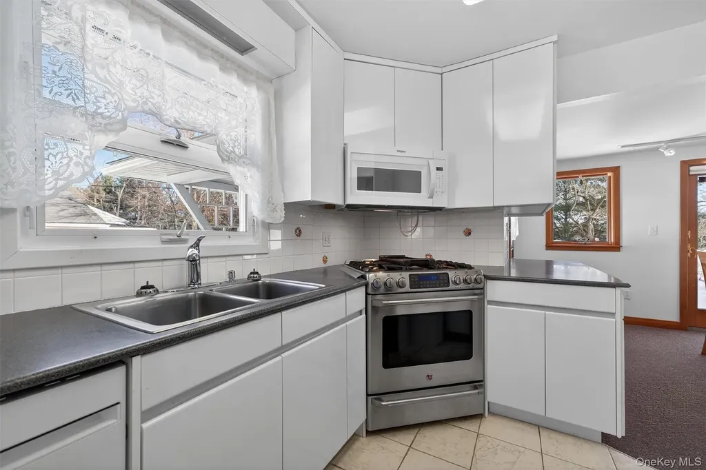 2 Thomas Jefferson Place Middletown NY 10940