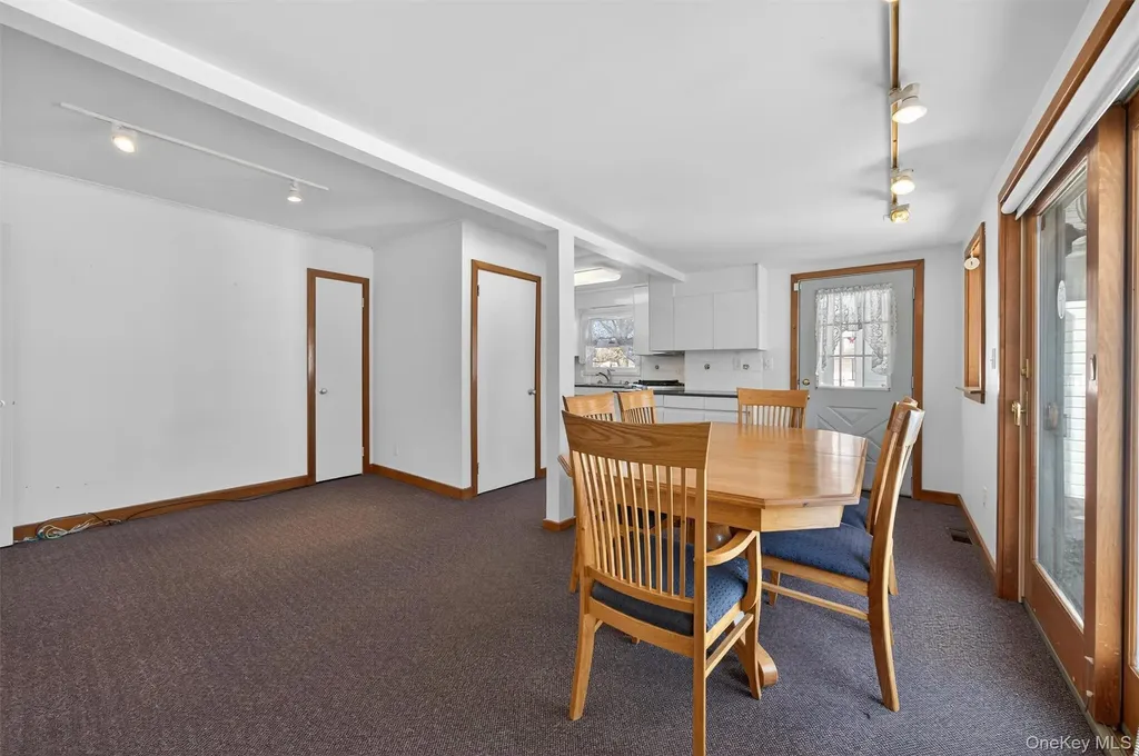 2 Thomas Jefferson Place Middletown NY 10940
