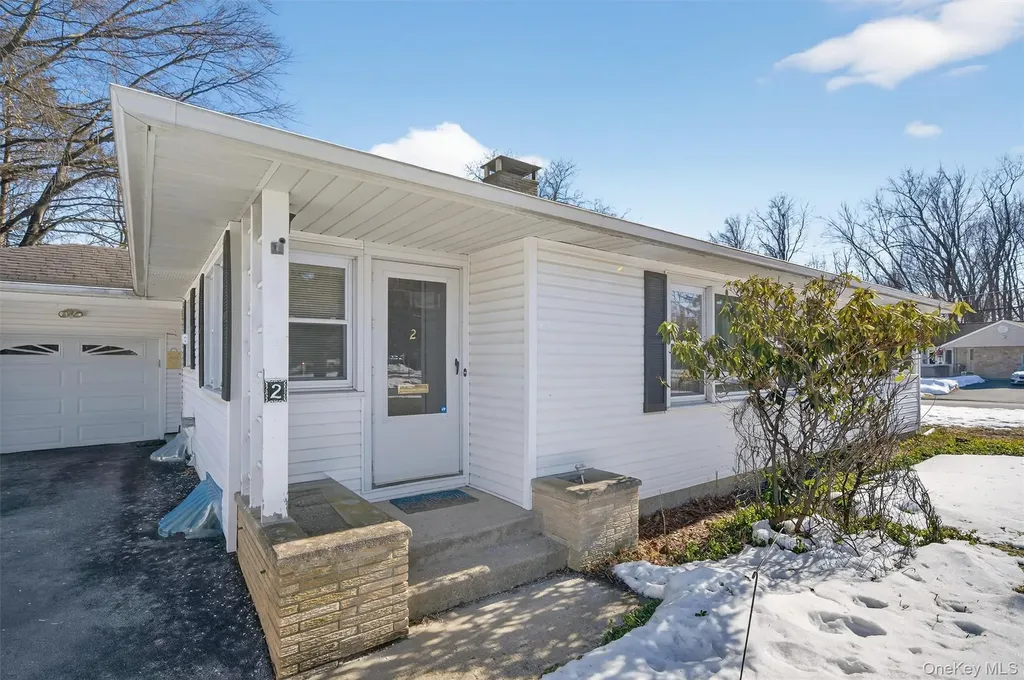 2 Thomas Jefferson Place Middletown NY 10940