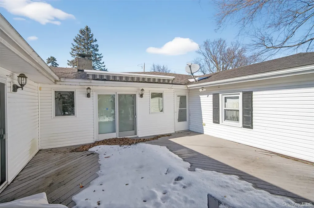2 Thomas Jefferson Place Middletown NY 10940