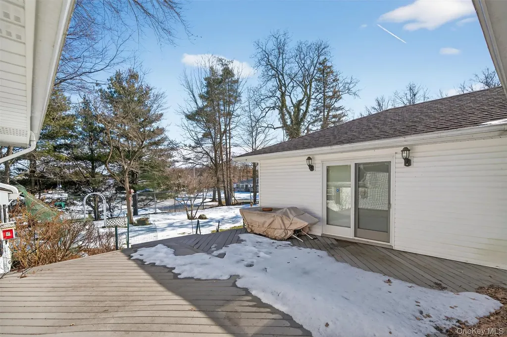 2 Thomas Jefferson Place Middletown NY 10940